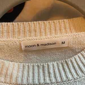 Moon & Madison Off-White Crew Neck Sweater